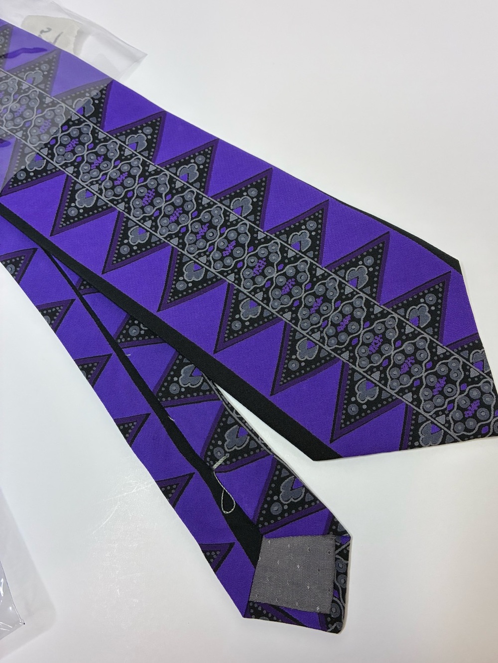 VTG Buccelli Italy Mens Silk Tie Purple Black Geometric Woven Abstract NWOT. 54”
